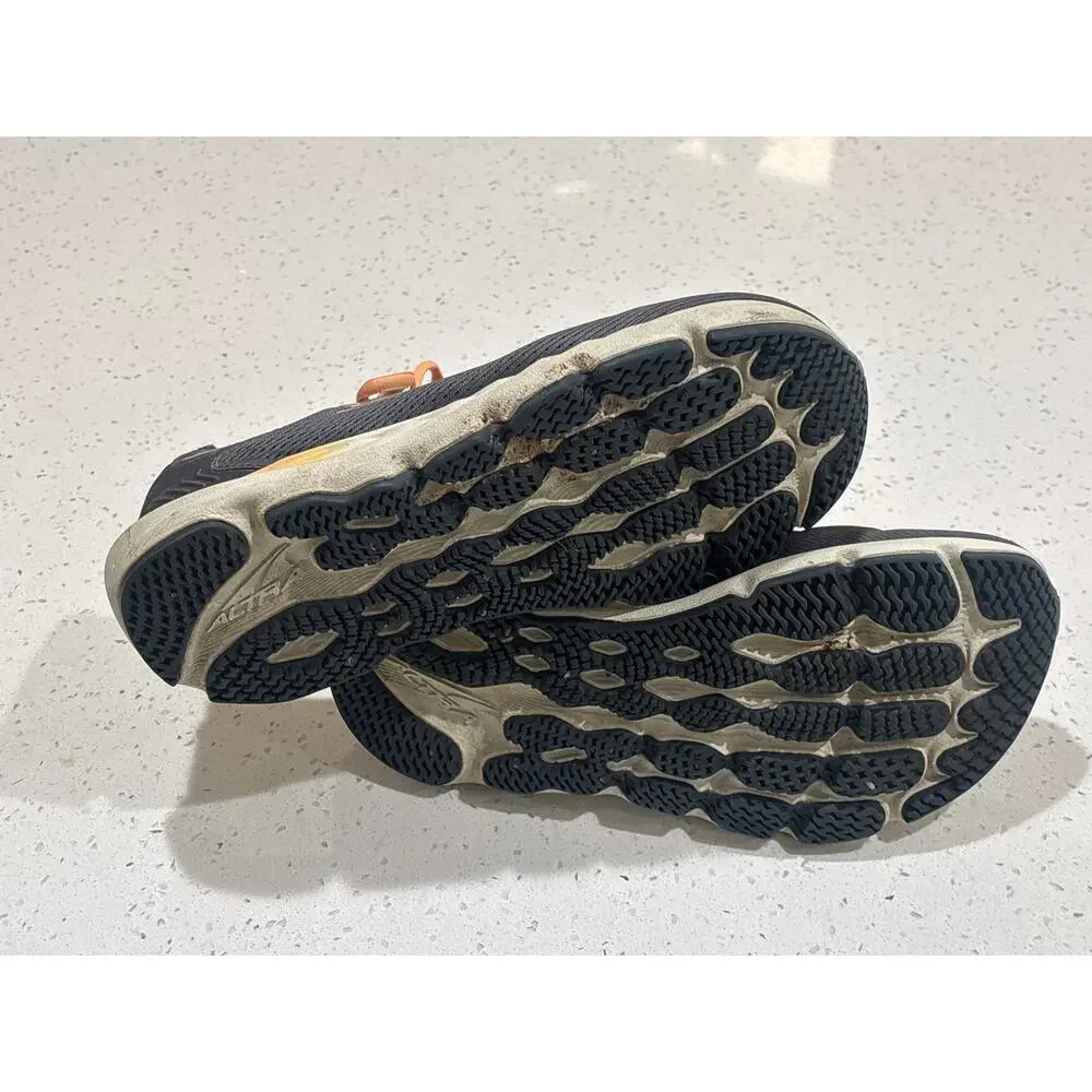 Women’s 9.5 Altra Sneakers
